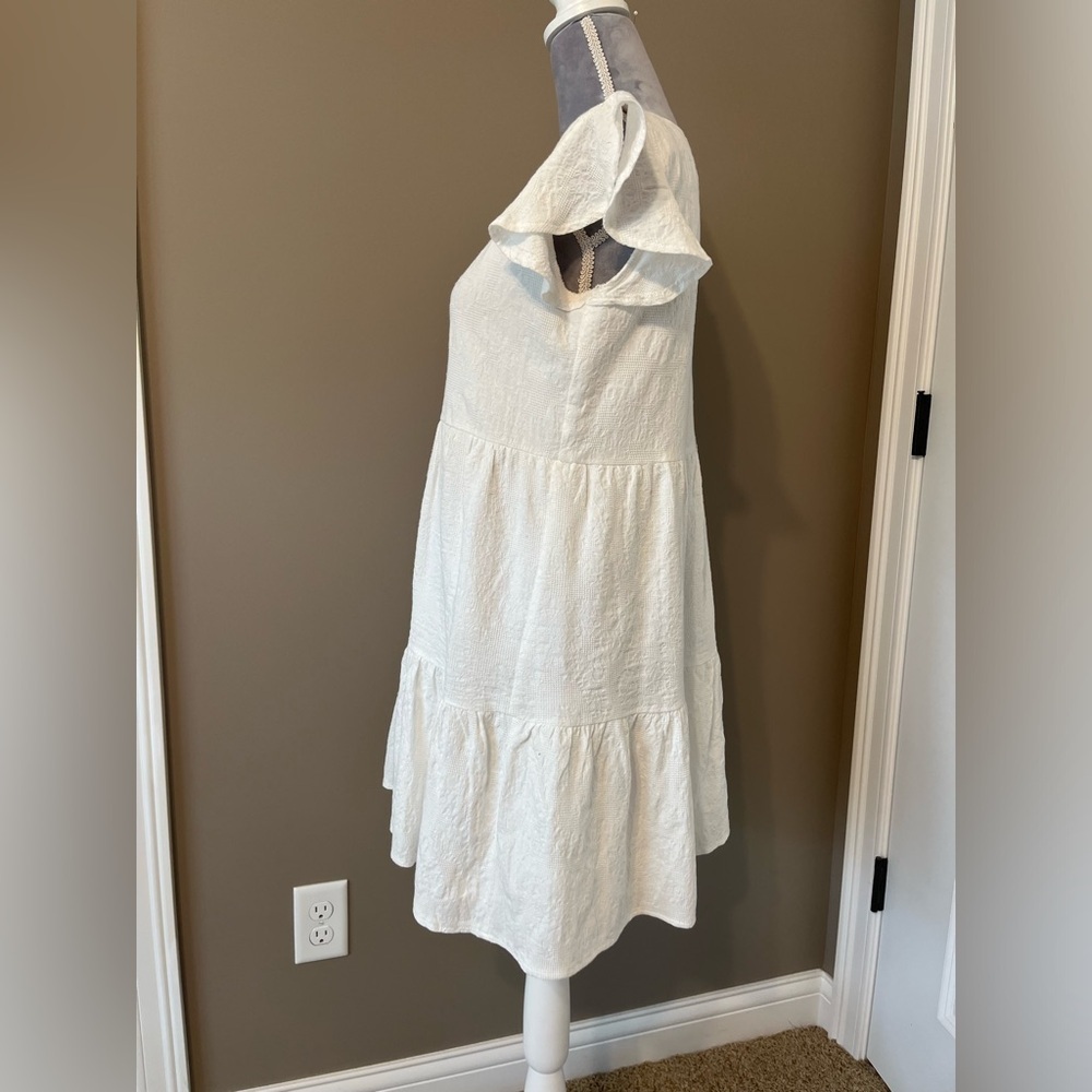 Esther and Co White Babydoll Dress Tiered Skirt Flutter Sleeve Summer BeachSz SM - Picture 4 of 7